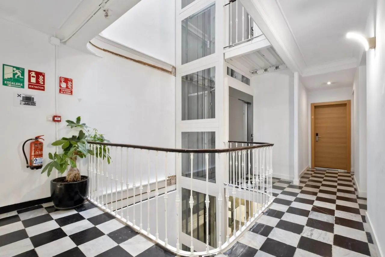Malaga City Suites 2*,