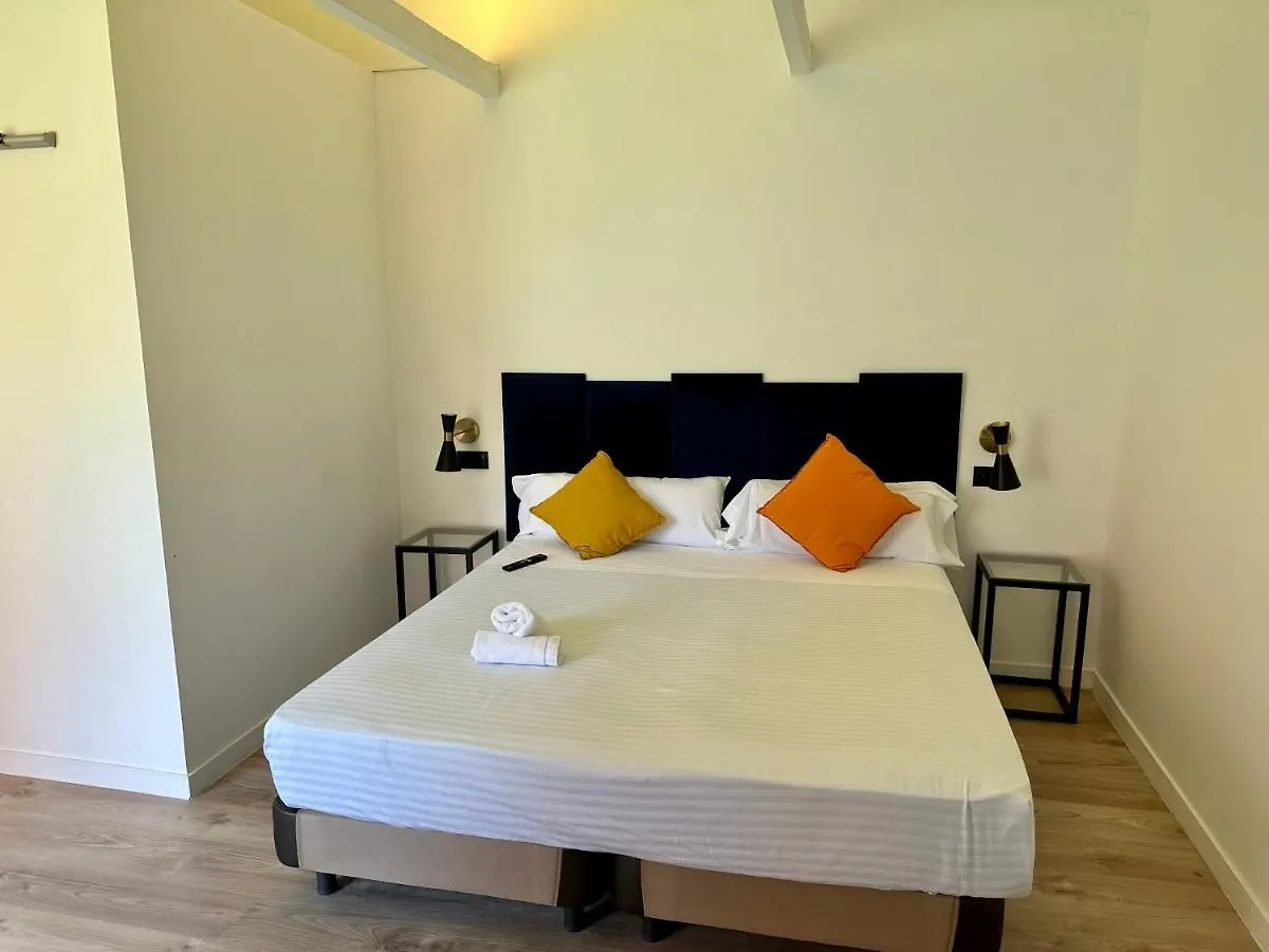 Malaga City Suites 2*,